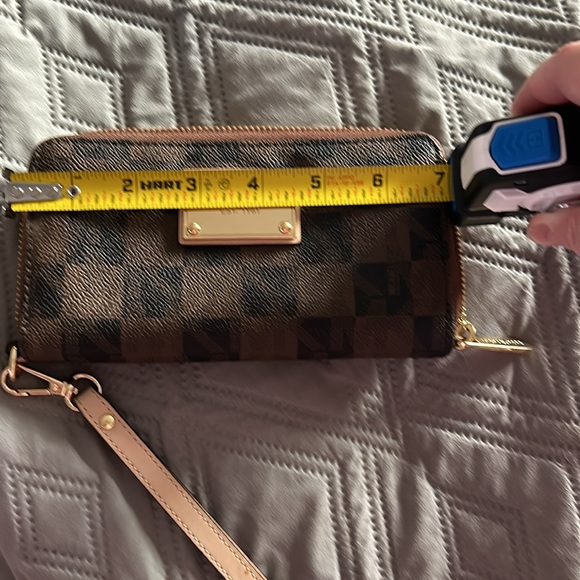 Michael Kors Checkerboard Wallet in black brown and gold hardware - Picture 8 of 10